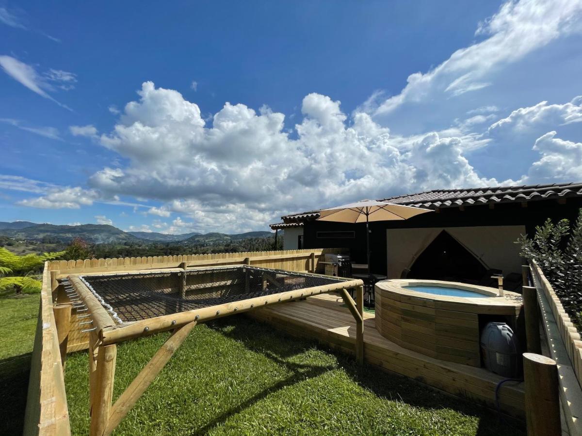Отель Bleu Hills Glamping Llanogrande Рионегро Экстерьер фото